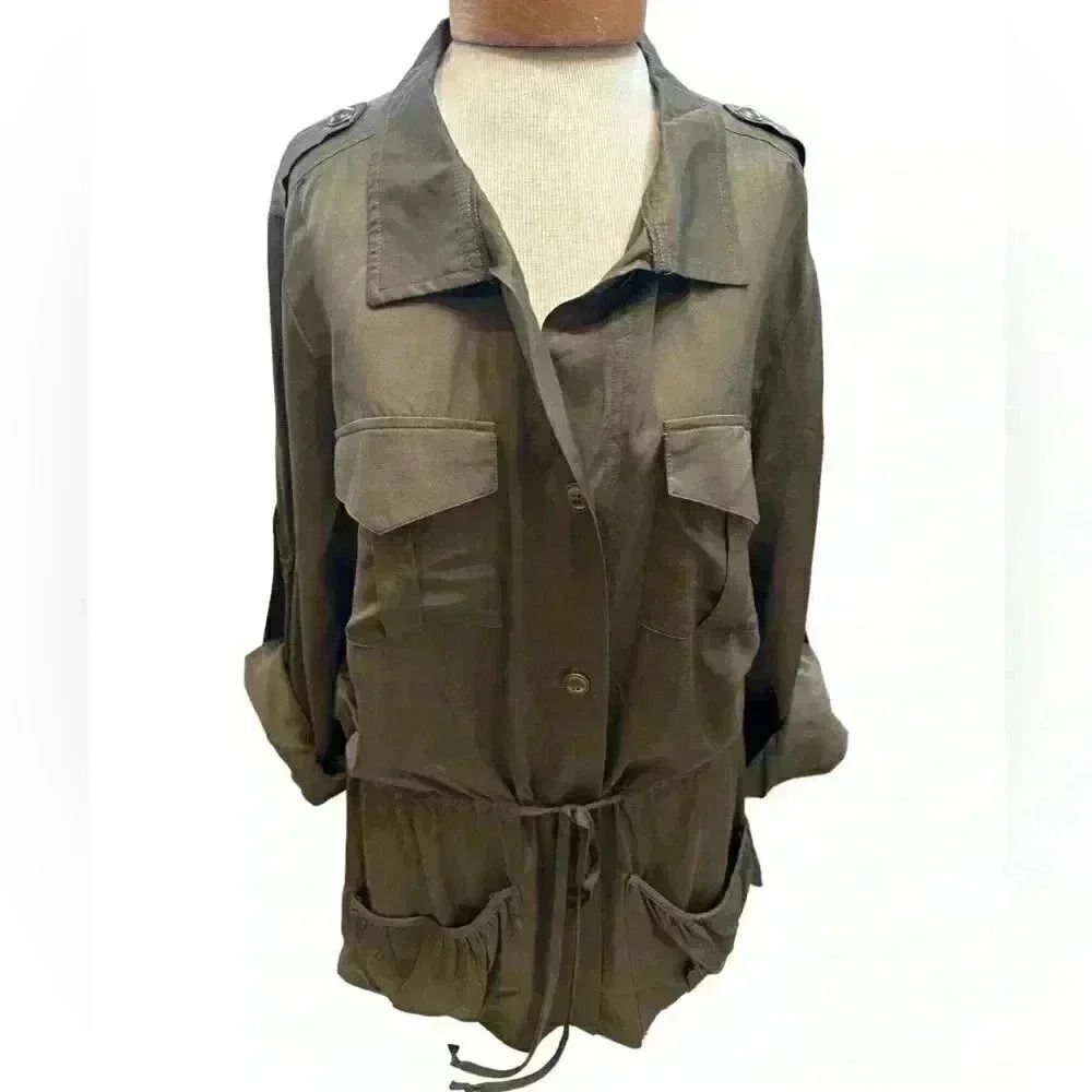 Eight sixty Everyday Adventurer Pocket Front Jacket. Drawstring waist.